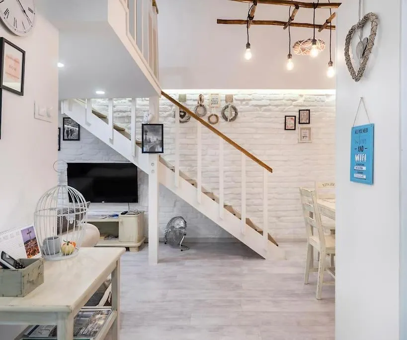 Rustic Home ブダペスト 0*,